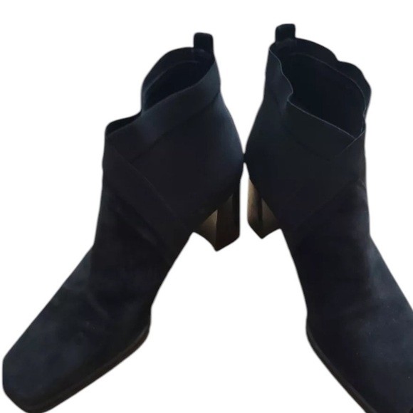 Stuart Weitzman Black Chelsea Suede Ankle Boots size 8 great cond minor scuffs - Picture 8 of 8